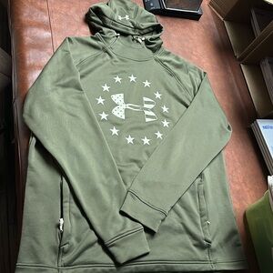 Under Armour xL hoodie army green